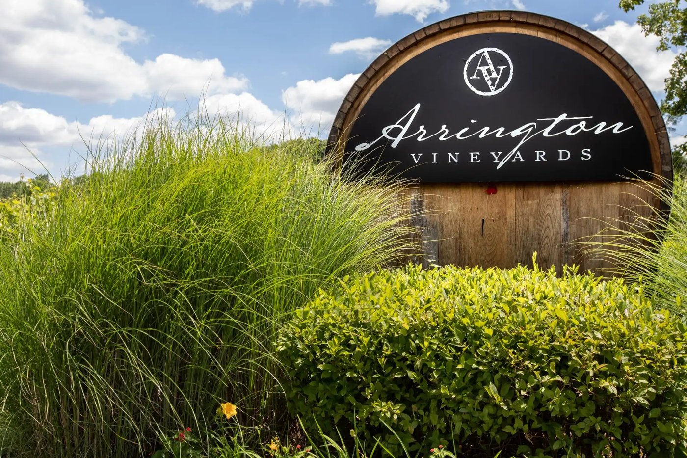 Arrington Vineyards barrel sign surrounded by greenery